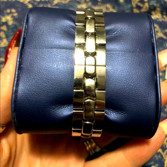 WOMAN'S SWAROVSKI DAYTIME WATCH - RETIRED/RARE - Picture 3 of 4